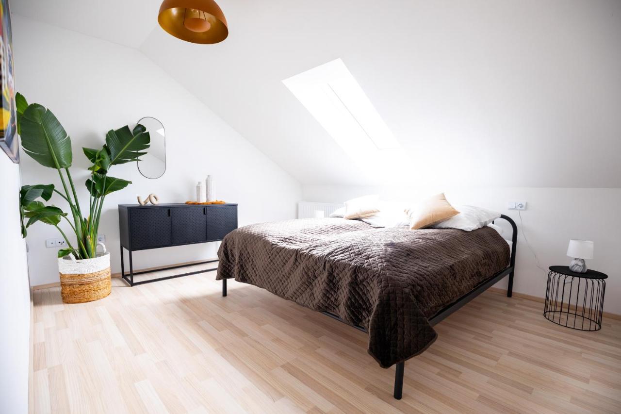 Design-Ferienwohnung In Kelberg Am Nuerburgring: Platz Fuer 6, Kueche, Wifi, Netflix Dış mekan fotoğraf