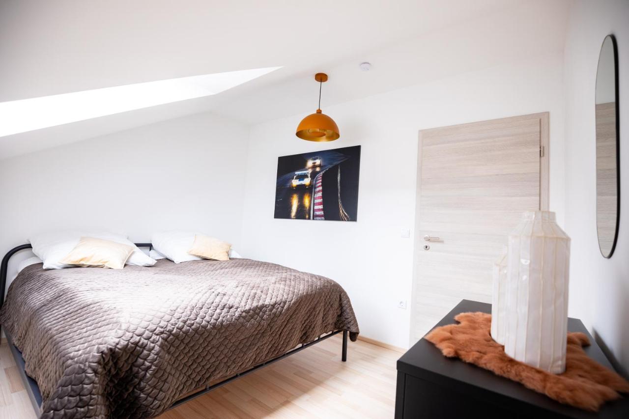 Design-Ferienwohnung In Kelberg Am Nuerburgring: Platz Fuer 6, Kueche, Wifi, Netflix Dış mekan fotoğraf