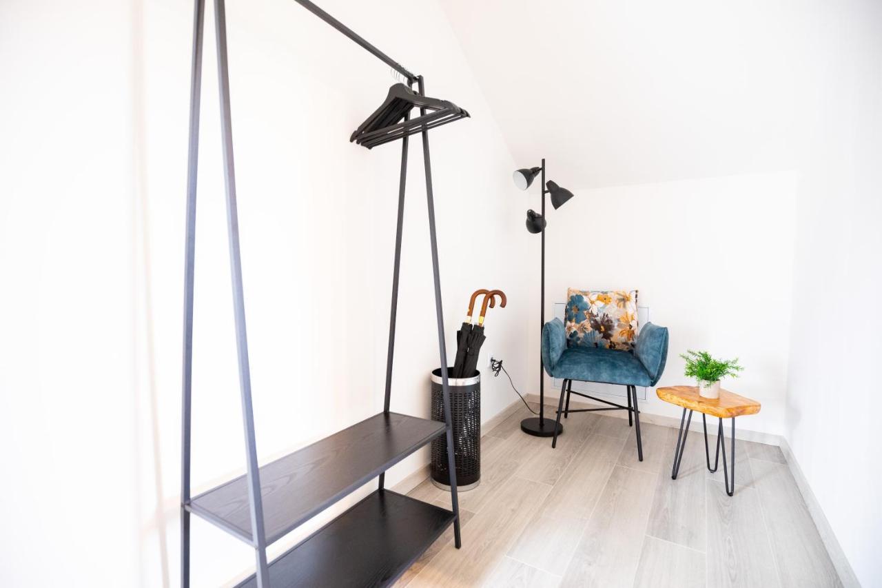 Design-Ferienwohnung In Kelberg Am Nuerburgring: Platz Fuer 6, Kueche, Wifi, Netflix Dış mekan fotoğraf